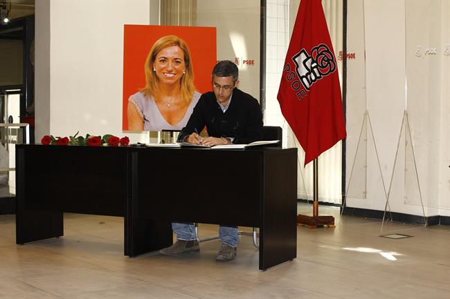 Eduardo Madina firmar en el libro de condolencias del PSOE | EUROPA PRESS ep eduardo madina firmarlibrocondolenciaspsoe