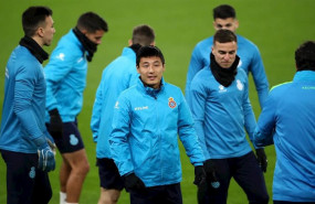 ep el jugador del rcd espanyol wu lei en un entrenamiento