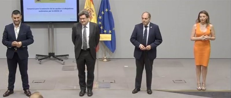 El ministro de Inclusión, Seguridad Social y Migraciones, José Luis Escrivá, con los representantes de las organizaicones de autónomos en una imagen de archivo. | MINISTERIO DE INCLUSIÓN - Archivo ep el ministro de inclusion seguridad social y migraciones jose luis escriva con los representantes