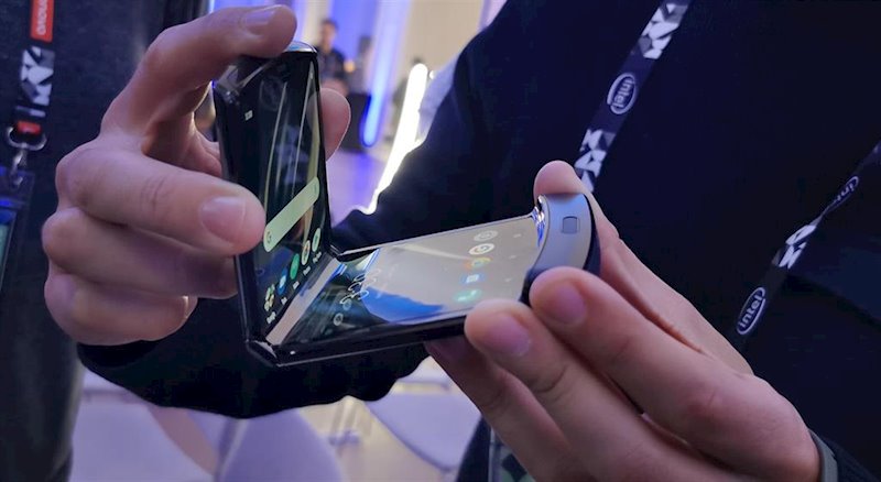 ep el telefono con pantalla flexible motorola razr presentado en espana por lenovo en accelerate 19