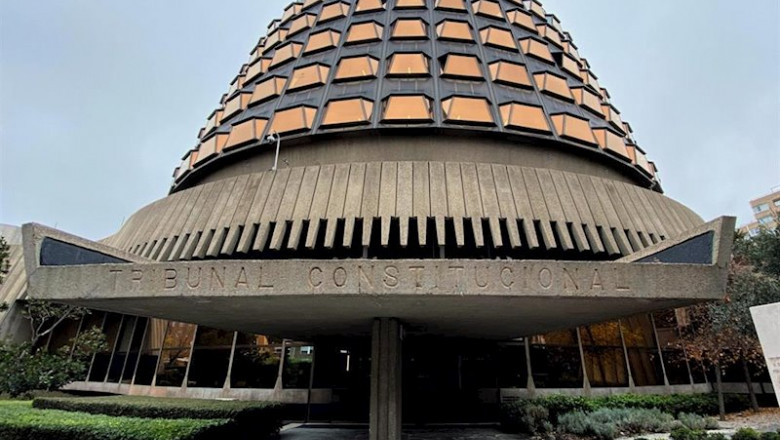 ep fachada y entrada al edificio del tribunal constitucional de espana en madrid a 29 de noviembre