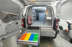 ep furgoneta personalizada en el taller customfit de la planta de stellantis vigo