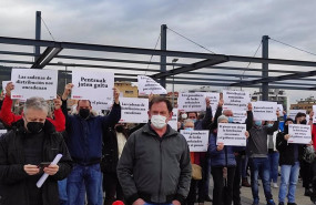 ep ganaderos del sector lacteo se concentran en pamplona para protestar porque estan produciendo a