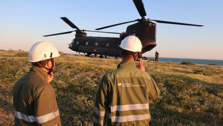 ep iberdrola dota de generadores a la isla de tabarca con la ayuda del ejercito tras los danos por