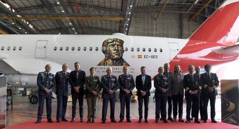 ep iberia vinila uno de sus aviones para conmemorar el centenario de los grandes vuelos de la