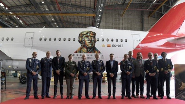 ep iberia vinila uno de sus aviones para conmemorar el centenario de los grandes vuelos de la