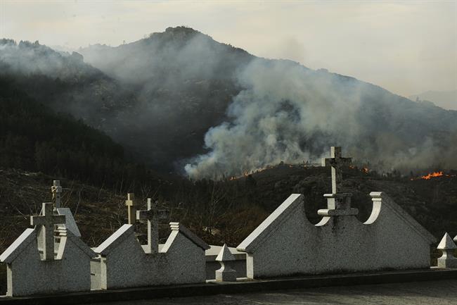 Incendio en el Xurés (Ourense) | ROSA VEIGA/EUROPA PRESS ep incendioxures ourense