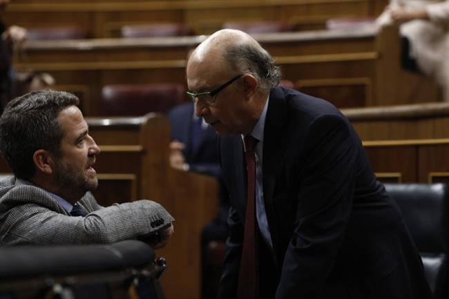 Jaime de Olano hablando con el ministro Cristóbal Montoro | EUROPA PRESS - Archivo ep jaimeolano hablandoministro cristobal montoro