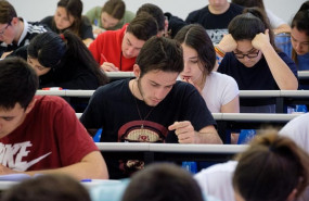 ep jovenes riojanos durante la prueba de acceso a la universidad de este ano