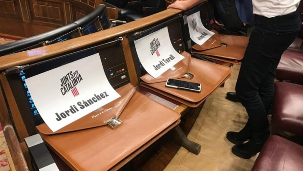 Junts reserva sitio a sus diputados presos en una posición central del hemiciclo para garantizar su visibilidad | JUNTS ep junts reserva sitiosus diputados presosuna posicion centralhemiciclogarantizarvisibilidad
