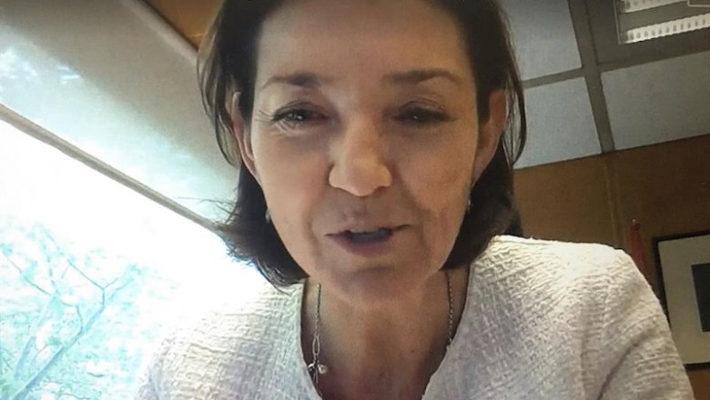 La ministra de Turismo, Reyes Maroto, participando en el evento digital con los presidentes de Baleares y Canarias, Francina Armengol y Ángel Víctor Torres, respectivamente | EUROPA PRESS ep la ministra de turismo reyes maroto participando en el evento digital con los presidentes de
