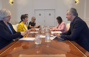 ep la ministra de vivienda y agenda urbana isabel rodriguez en una reunion con el el consejero de