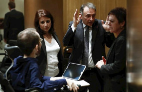 ep la portavoz socialista adriana lastra 2i conversa con el portavoz de unidas podemos pablo