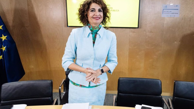 ep la vicepresidenta cuarta y ministra de hacienda y funcion publica maria jesus montero a su
