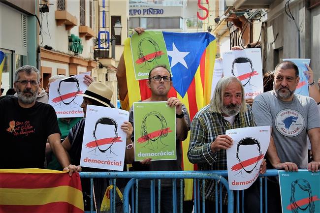 Mnifestantes contra la actuación del Gobierno central en Cataluña | EUROPA PRESS ep mnifestantesla actuaciongobierno centralcataluna