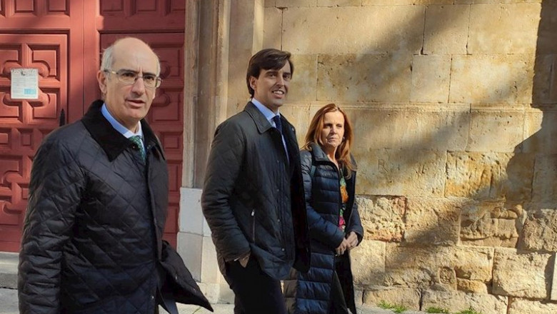 . Pablo Montesinos, Centro, En Su Visita A Salamanca Junto A Los Populares Javier Iglesias Y Esther Del Brío. | EUROPA PRESS. ep pablo montesinos centro en su visita a salamanca junto a los populares javier iglesias y esther