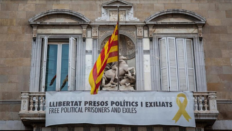 Pancartas en la fachada de la Generalitat | David Zorrakino - Europa Press ep pancartasla fachadala generalitat
