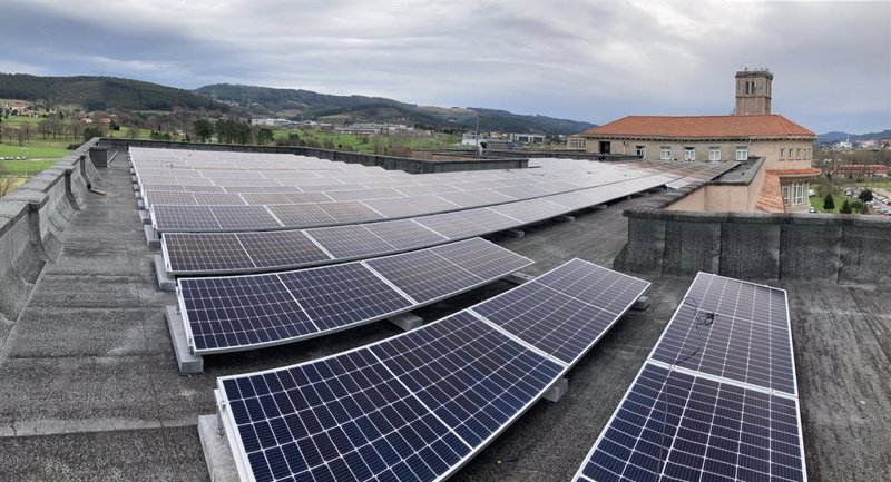 ep paneles solares fotovoltaicos en edificio seminario de derio