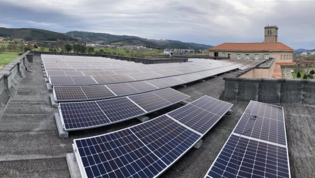 ep paneles solares fotovoltaicos en edificio seminario de derio