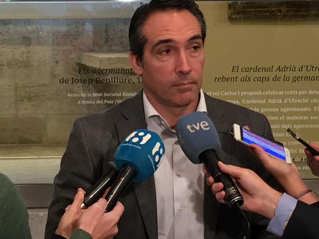 Rubén Ibáñez (PPCV) atiende a los medios en imagen de archivo | PPCV ep ruben ibanez ppcv atiendelos mediosimagenarchivo