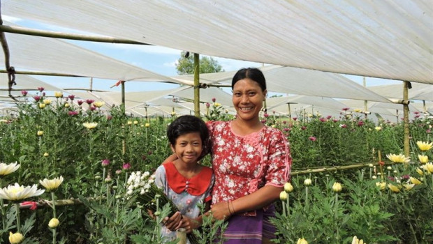 ep thin thin mar es una mujer de myanmar que ha conseguido sacar adelante a su familia gracias a las