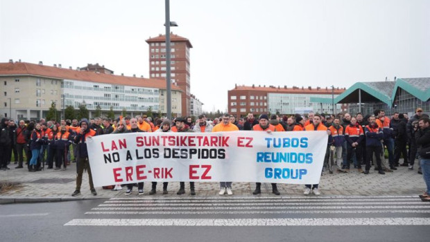 ep trabajadores de la plantilla de tubos reunidos durante una concentracion