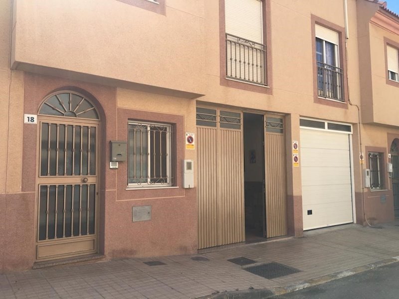 ep vivienda frente a la que ha sido detenida una mujer por la muerte de su hijo en el ejido almeria