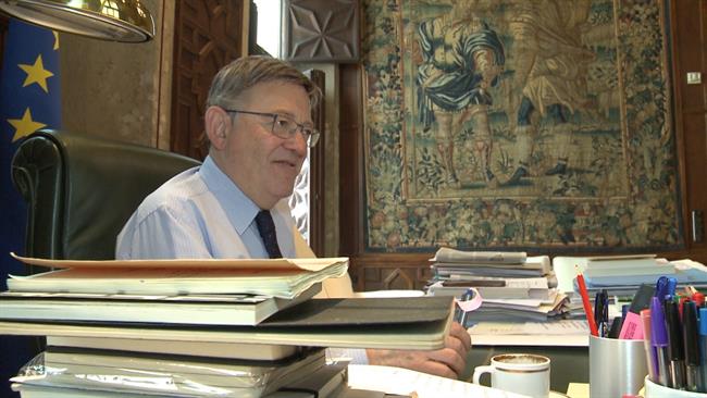 Ximo Puig, en su despacho del Palau de la Generalitat, durante la entrevista | EUROPA PRESS ep ximo puig endespachopalaula generalitat duranteentrevista