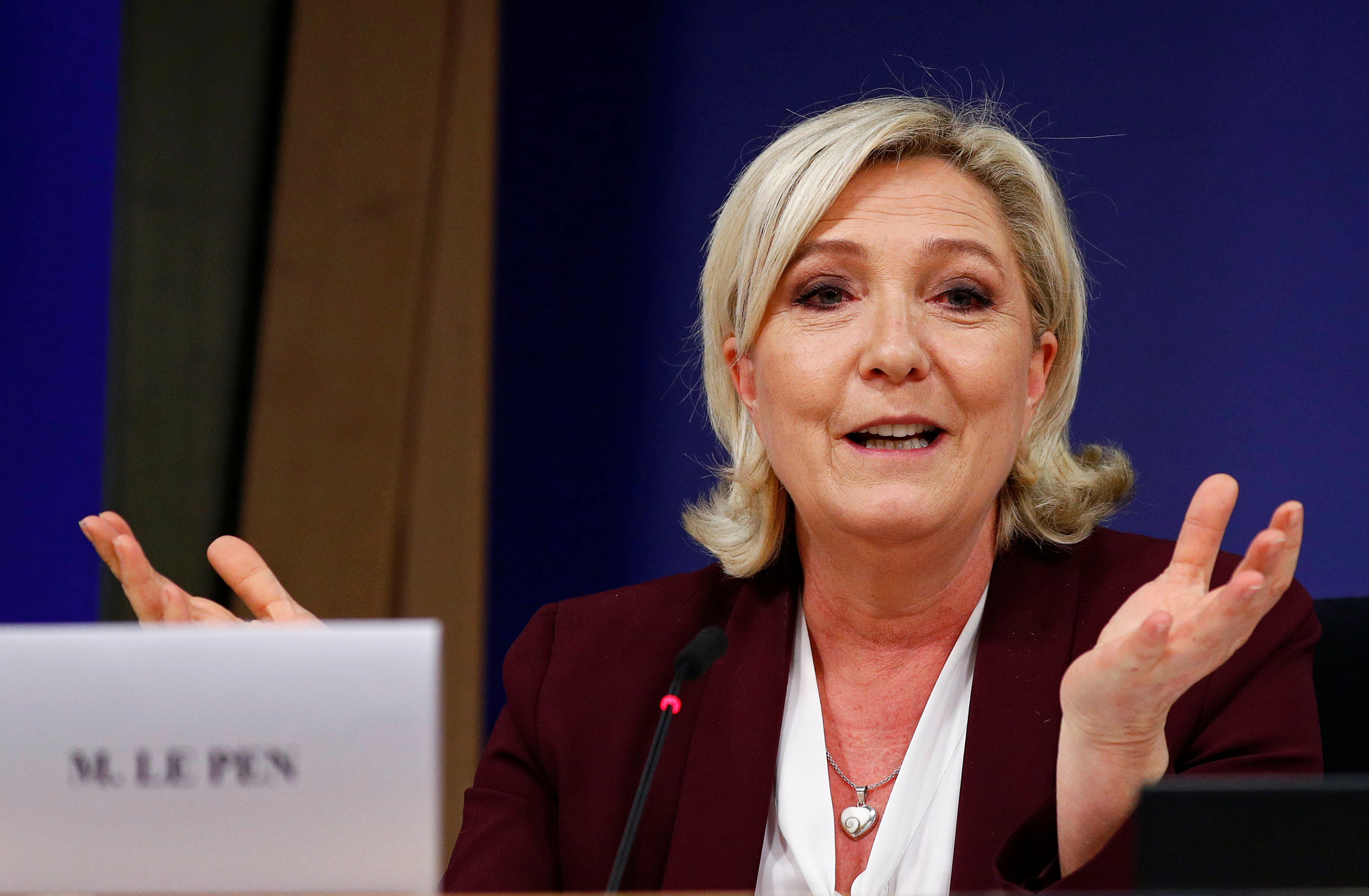 La derecha clásica derrota a Le Pen con una abstención masiva en Francia