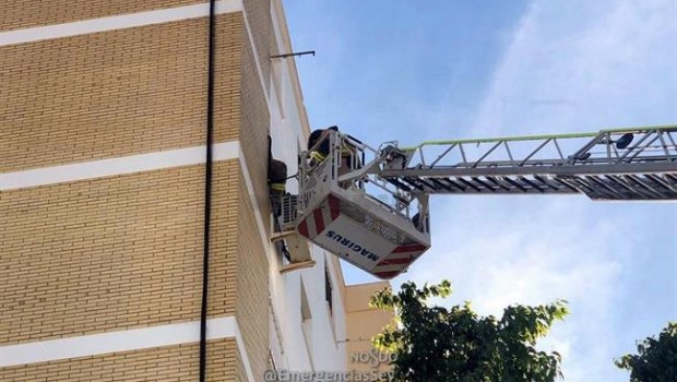 ep actuacionbomberosun edificiosevilla