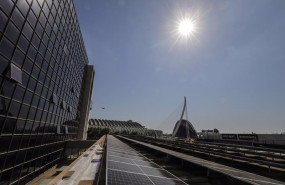 ep archivo   algunas de las 1600 placas solares que estan instaladas en la azotea del edificio
