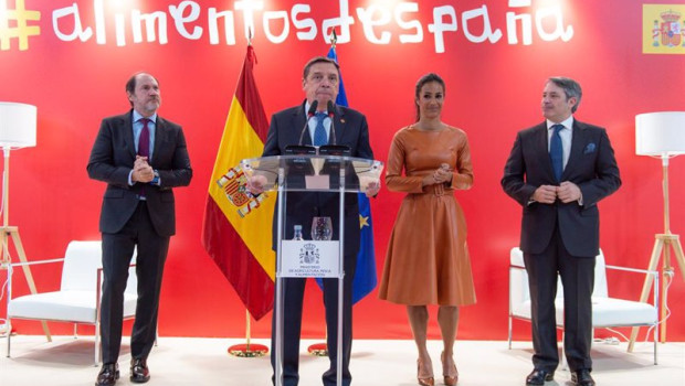 ep archivo   el ministro de agricultura pesca y alimentacion luis planas c ofrece una rueda de
