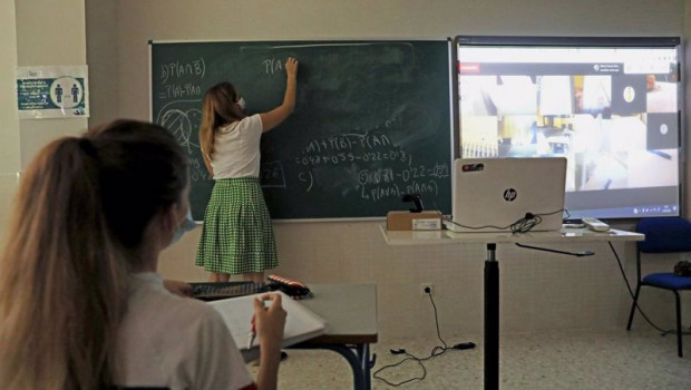 ep archivo   profesora dando clase