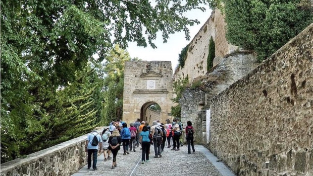 ep archivo   turistas en la fortaleza de la mota