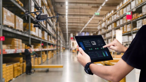 ep archivo   un dron monitoriza un almacen
