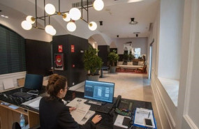 ep archivo una trabajadora de la cadena soho boutique hotels ep archivo una trabajadora de la cadena soho boutique hotels