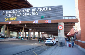 ep archivo   varios taxis esperan en la estacion de puerta de atocha almudena grandes a 7 de enero