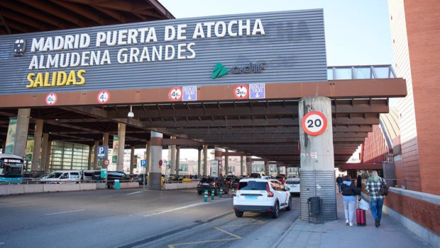 ep archivo   varios taxis esperan en la estacion de puerta de atocha almudena grandes a 7 de enero