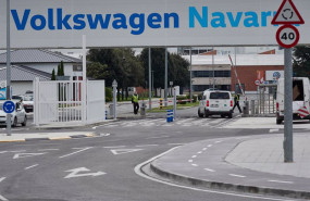 ep archivo   vista de la puerta principal de la fabrica de volkswagen navara archivo