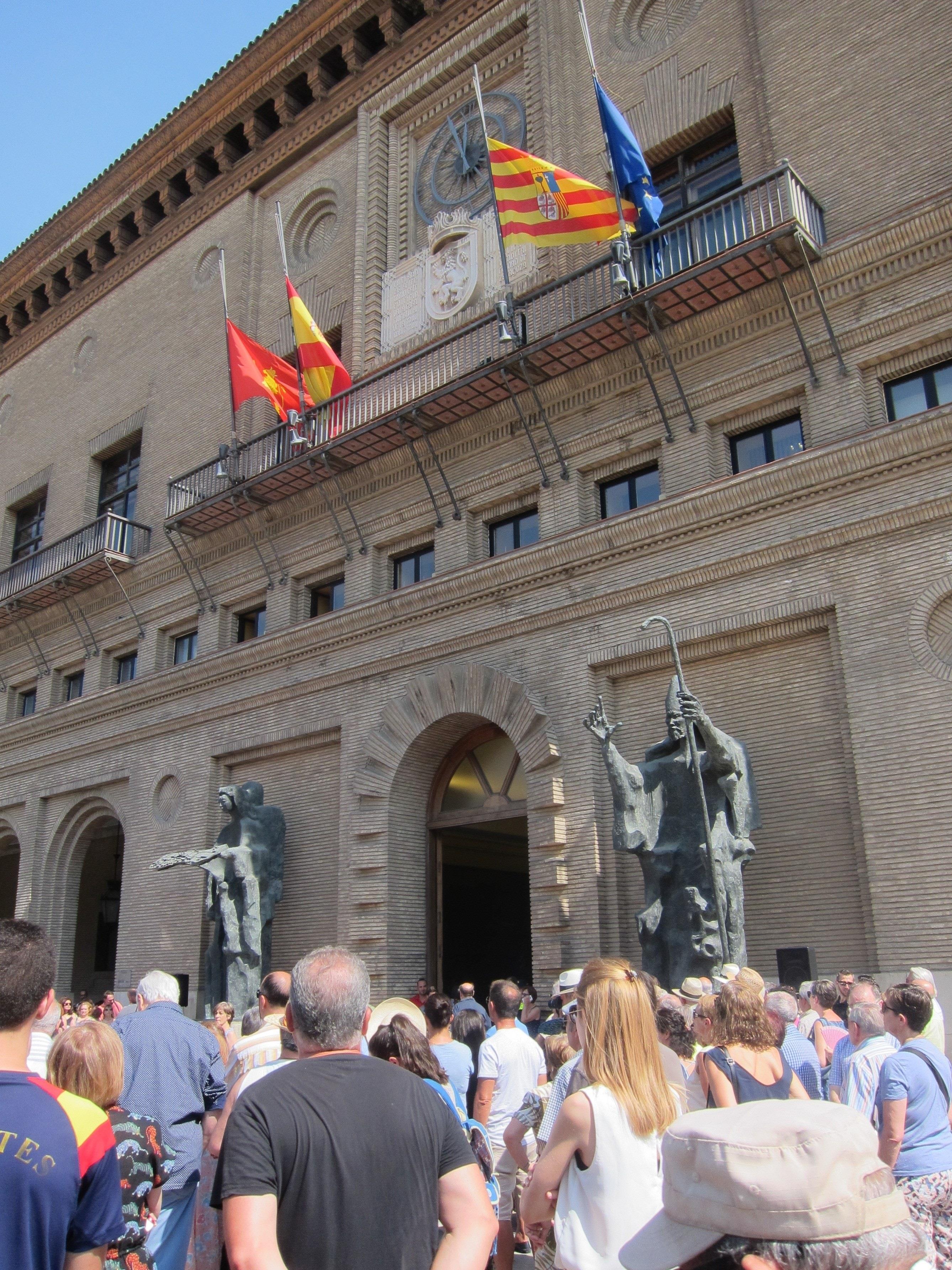 Banderas a media asta en Ayuntamiento de Zaragoza por atentados Cataluña | EUROPA PRESS ep banderasmedia astaayuntamientozaragozaatentados cataluna