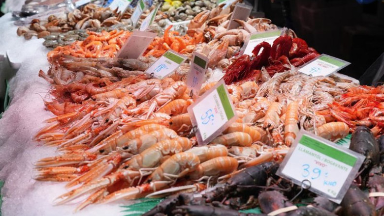 ep detalle de una pescaderia en un mercado catalan