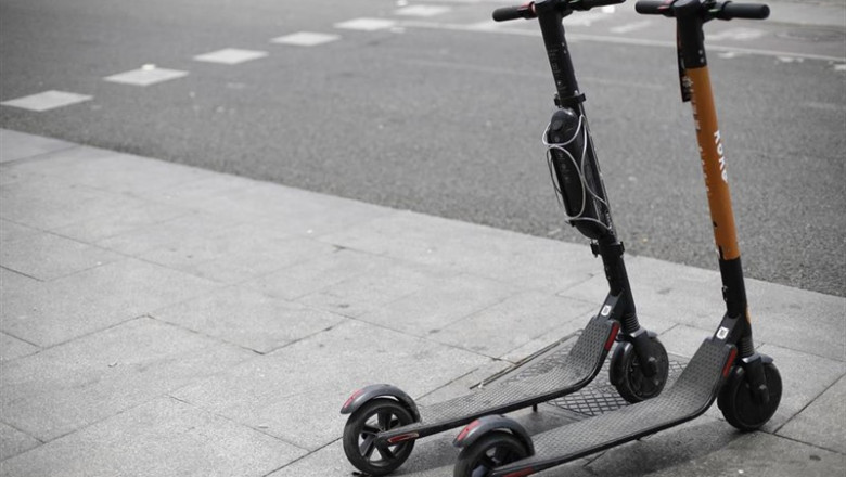 Dos patinetes eléctricos aparcados, imagen de archivo | Eduardo Parra - Europa Press - Archivo ep dos patinetes electricos aparcados imagen de archivo