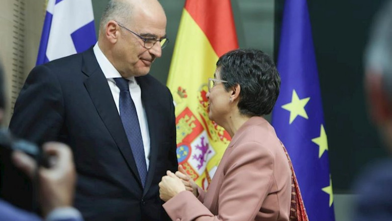 ep el ministro de asuntos exteriores de grecia nikos dendias y la ministra de asuntos exteriores