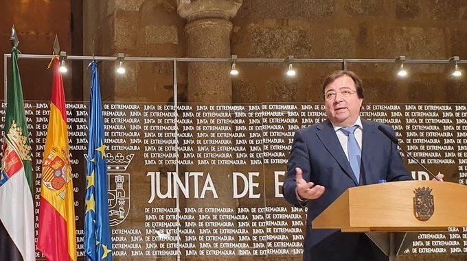ep el presidente de la junta de extremadura guillermo fernandez vara en rueda de prensa en mrida ep el presidente de la junta de extremadura guillermo fernandez vara en rueda de prensa en mrida