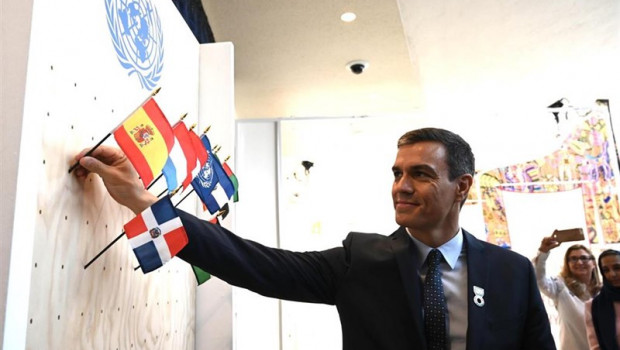ep el presidente del gobierno en funciones pedro sanchez graba mensajes para las redes sociales