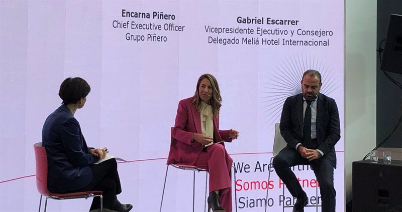 ep encarna pinero grupo pinero y gabriel escarrer melia en la charla sobre retos del turismo ep encarna pinero grupo pinero y gabriel escarrer melia en la charla sobre retos del turismo