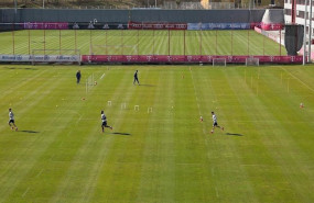ep entrenamiento del bayern de munich con medidas de seguridad
