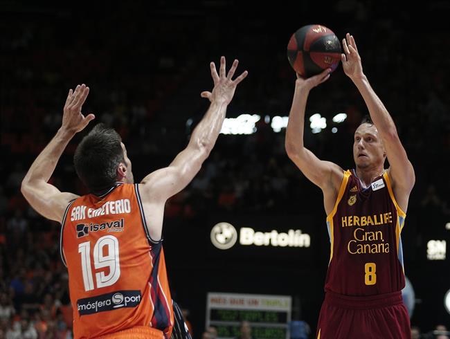 Eriksson (Herbalife) y San Emeterio (Valencia Basket) | ACB PHOTO/M.Á. POLO ep eriksson herbalife y san emeterio valencia basket