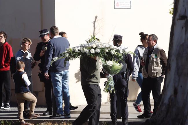 Familiares, amigos y vecinos arropan a los padres de Julen en el tanatorio | EUROPA PRESS/ ÁLEX ZEA ep familiares amigosvecinos arropanlos padresjulentanatorio