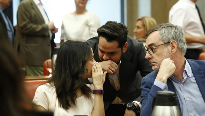 Óscar J.Barroso - Europa Press ep i-d la portavoz de ciudadanos en el congreso de los diputados ines arrimadas el secretario de